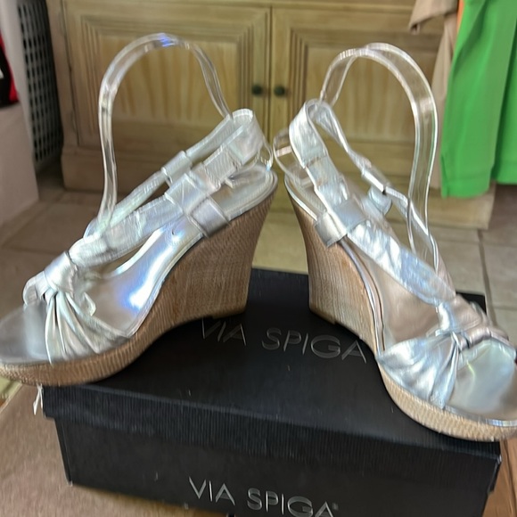 Charles by Charles David Silvertone Platform Wedge Sz 7 1/2 - Picture 6 of 15